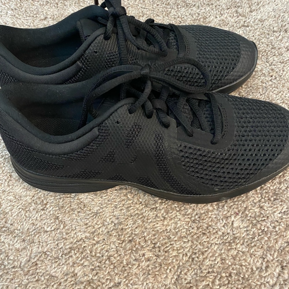 Almost new Nike size 7 running shoes
